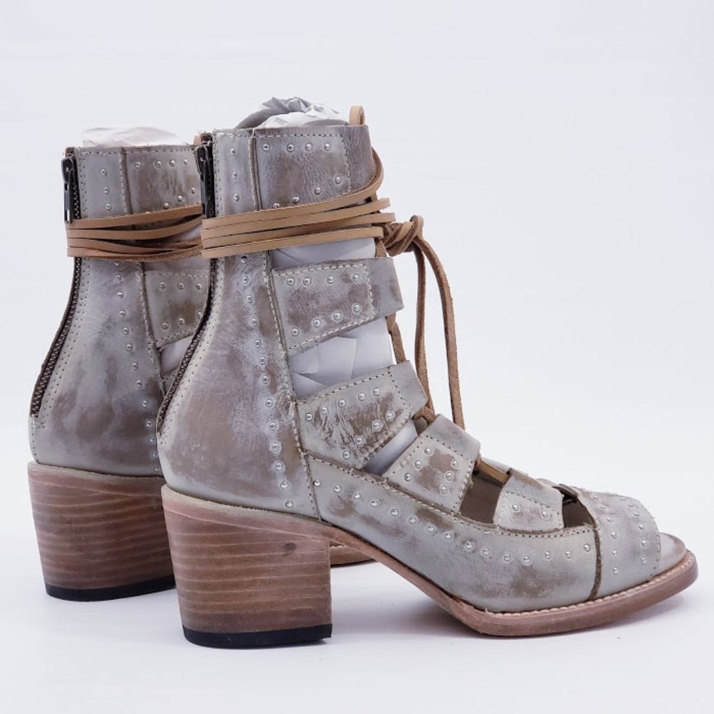 NEW FREEBIRD BY STEVEN HAZEL ICE DISTRESSED SANDAL - Picture 8 of 9